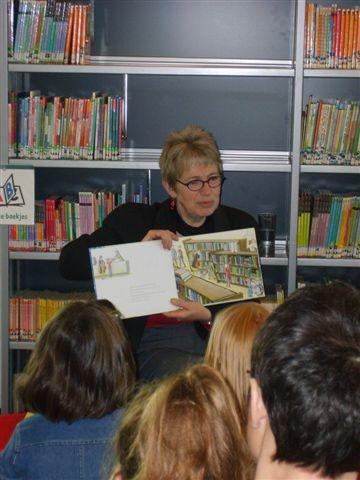 Klassenbezoek bibliotheek groep 3a en 3b (2).jpg